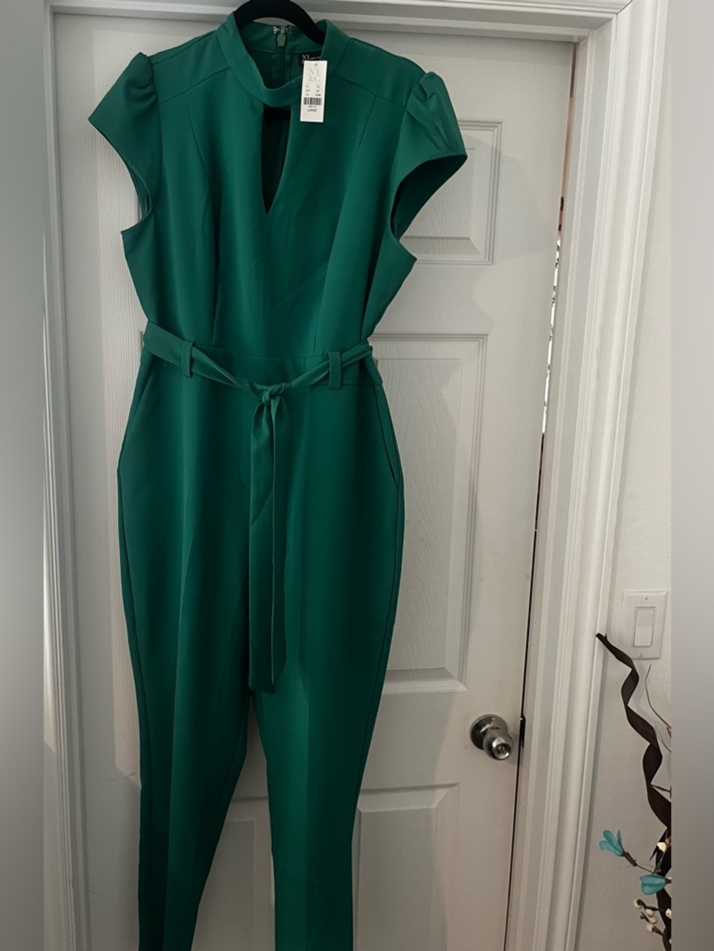 New York & Company Green Keyhole Tie-Waist Jumpsuit - Picture 4 of 7